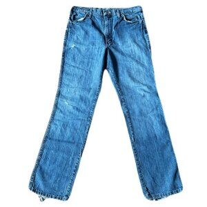 Wrangler 32 x 32 Medium Wash Straight Leg Jeans